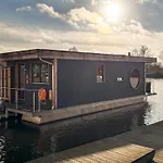 Hausboot Diva Mit Kamin - Winter Auf Der Dove Elbe