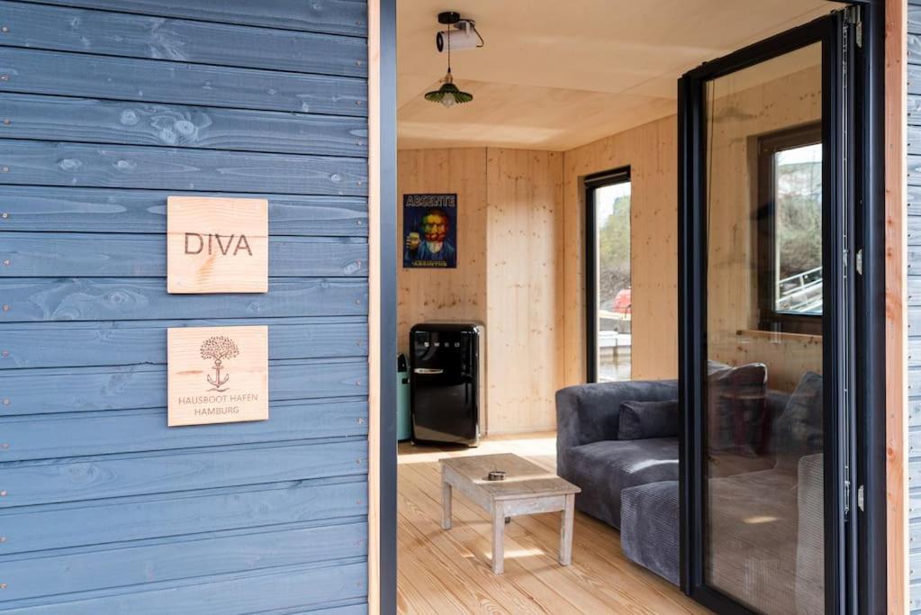 Botel Hausboot Diva Mit Kamin - Winter Auf Der Dove Elbe