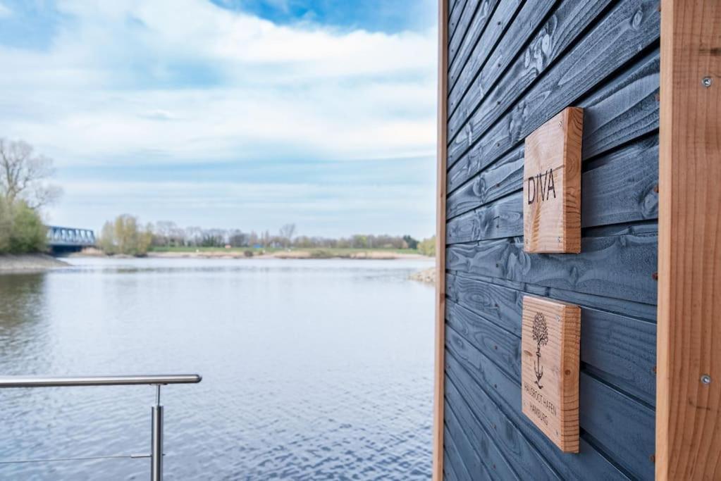 Botel Hausboot Diva Mit Kamin - Winter Auf Der Dove Elbe *