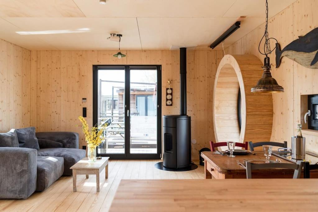 Hausboot Diva Mit Kamin - Winter Auf Der Dove Elbe